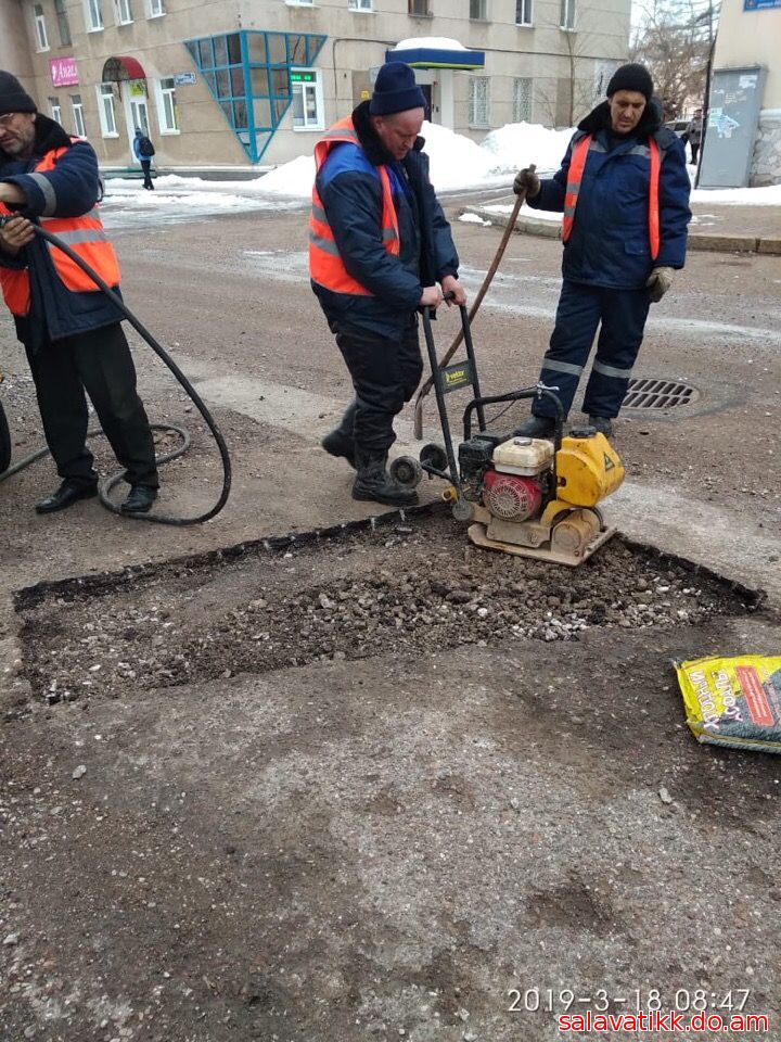 В Салавате начался ямочный ремонт дорог