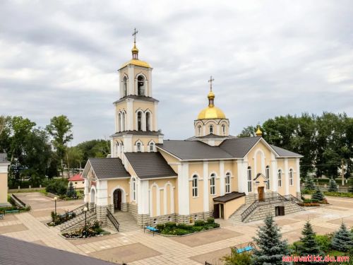 Кафедральный собор Успения Пресвятой Богородицы Салават летом